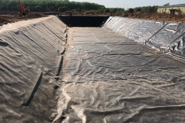 Trải màng chống thấm hdpe
